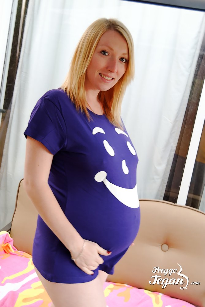 669px x 1000px - A pregnant lady spreading from Kool